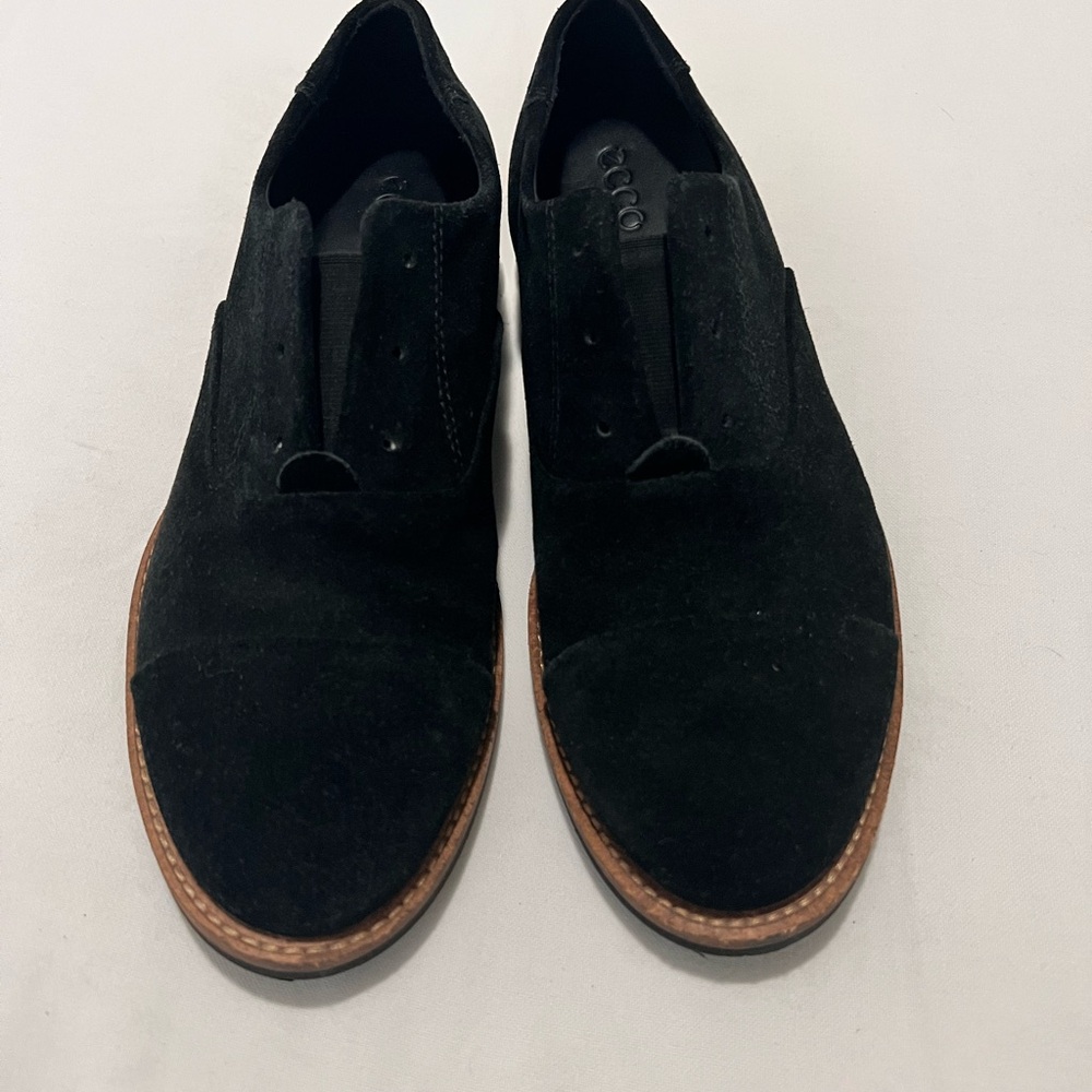Beautiful Ecco Black Suede Loafers Size 39‎
